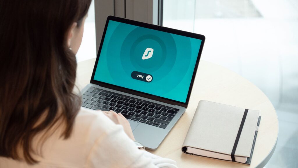 Ajustes y hábitos para proteger la privacidad en redes sociales y reducir la exposición de datos