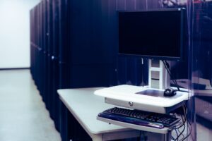Estrategias para reducir la huella energética de los centros de datos y la nube